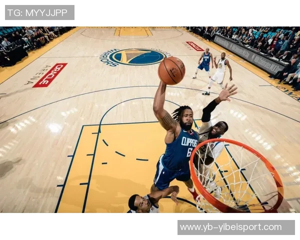 小乔丹内线强势补篮得手并成功加罚展现绝佳状态