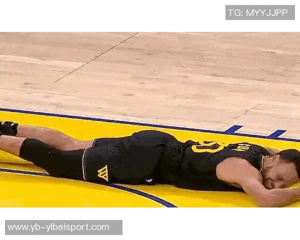 勇士队医澄清库里伤情错误左腿受伤引发关注与讨论