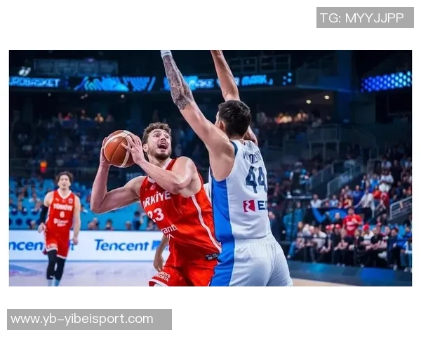 萨尔面对字母哥压力巨大10投5中贡献10分12篮板3助攻表现平平 萨尔面对字母哥压力巨大10投5中贡献10分12篮板3助攻表现平平