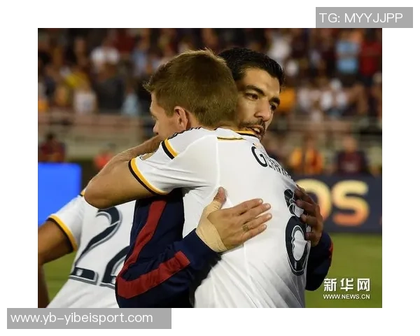 老友重聚感人瞬间佩尼亚福特赛后与巴萨昔日队友深情拥抱