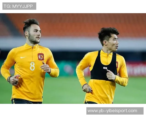 布斯克茨携妻儿共庆退役仪式迈阿密球迷齐聚致敬 布斯克茨携妻儿共庆退役仪式迈阿密球迷齐聚致敬