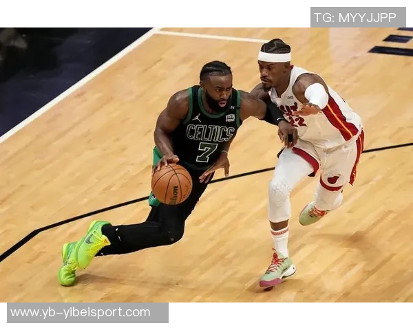 杰伦在关键战役中展现硬实力下半场狂砍30分仅失3球力压当代乔丹 杰伦在关键战役中展现硬实力下半场狂砍30分仅失3球力压当代乔丹