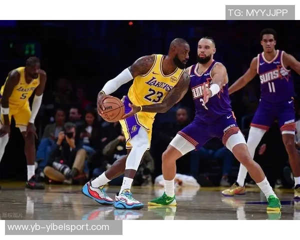 詹姆斯与狄龙激烈对峙互骂引发球场风波再升级